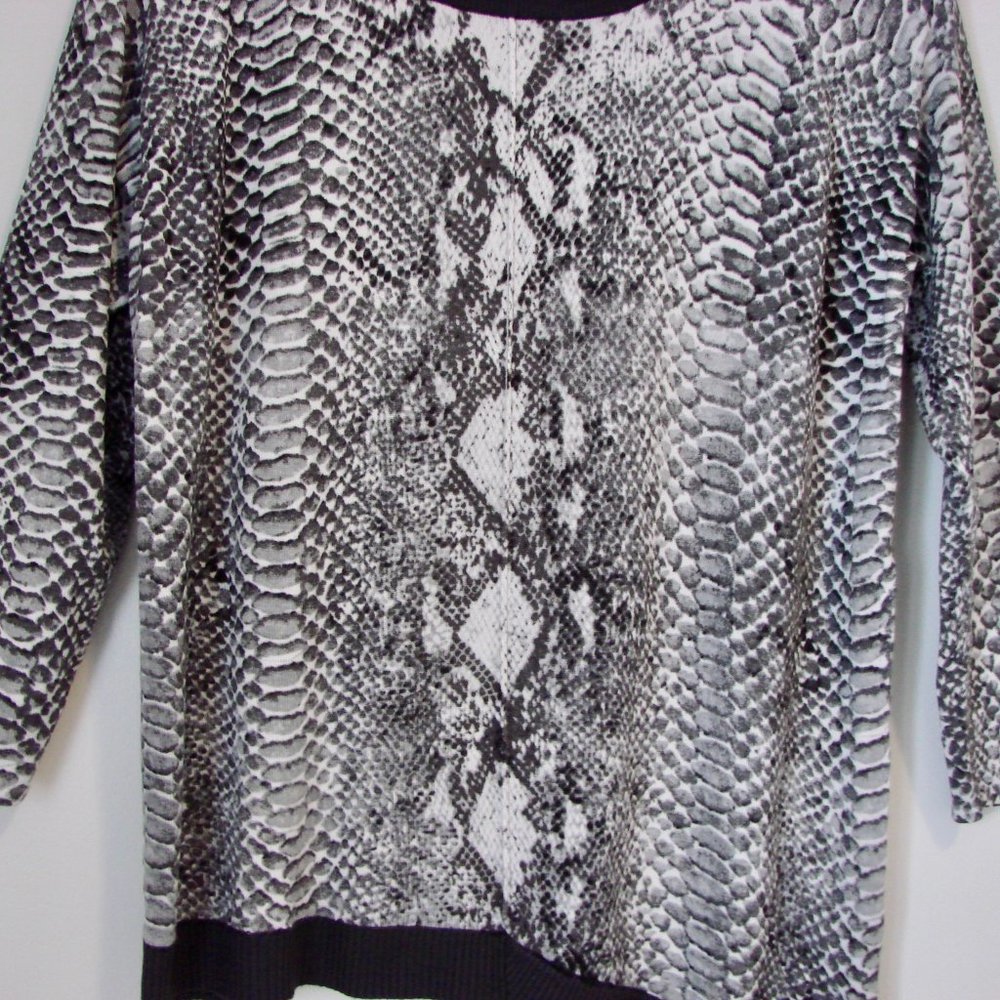 Animal Print Tunic Sweater Black White Snakeskin Print Asymmetrical Hem Small - Picture 7 of 16